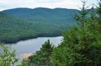 A magnífica vista do Parc National du Mont -Tremblant, na província de Quebec, no Canadá, vista do alto de uma das trilhas mais populares